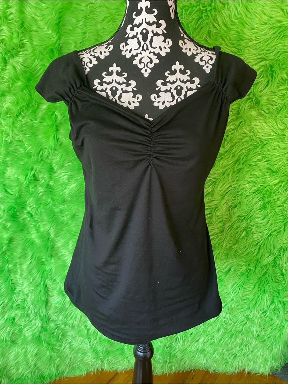 Retrolicious Black Ruched Cap Sleeve Top